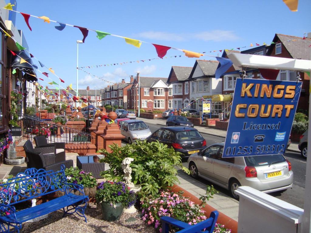 Kings Court Families & Couples Bed & Breakfast Blackpool Exterior photo