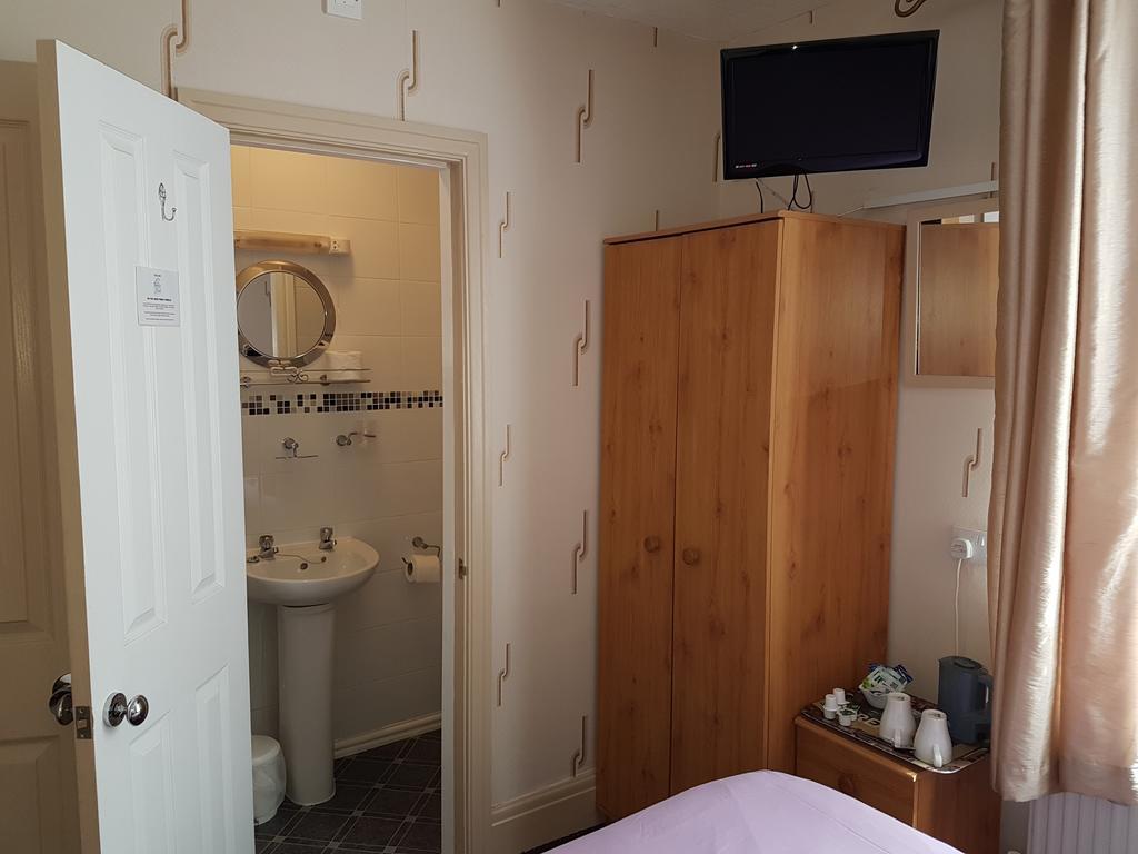 Kings Court Families & Couples Bed & Breakfast Blackpool Exterior photo
