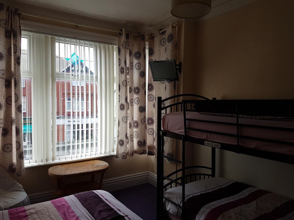 Kings Court Families & Couples Bed & Breakfast Blackpool Exterior photo