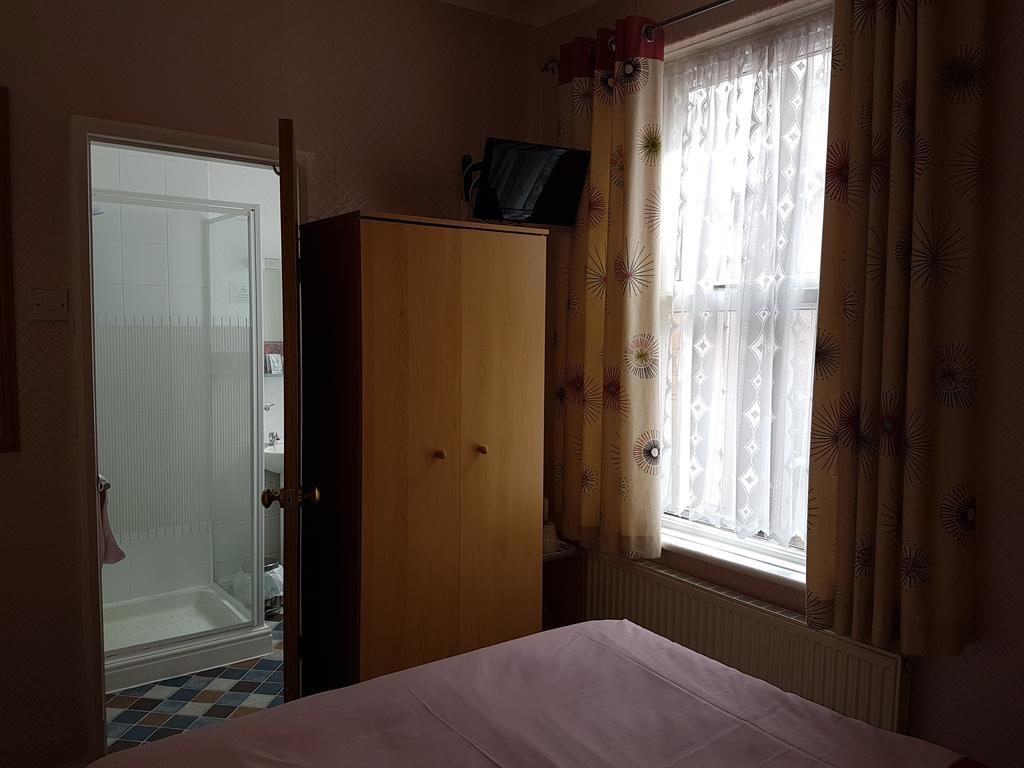 Kings Court Families & Couples Bed & Breakfast Blackpool Exterior photo