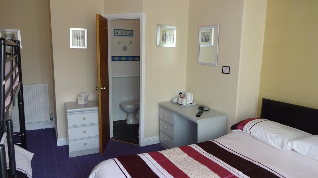 Kings Court Families & Couples Bed & Breakfast Blackpool Exterior photo